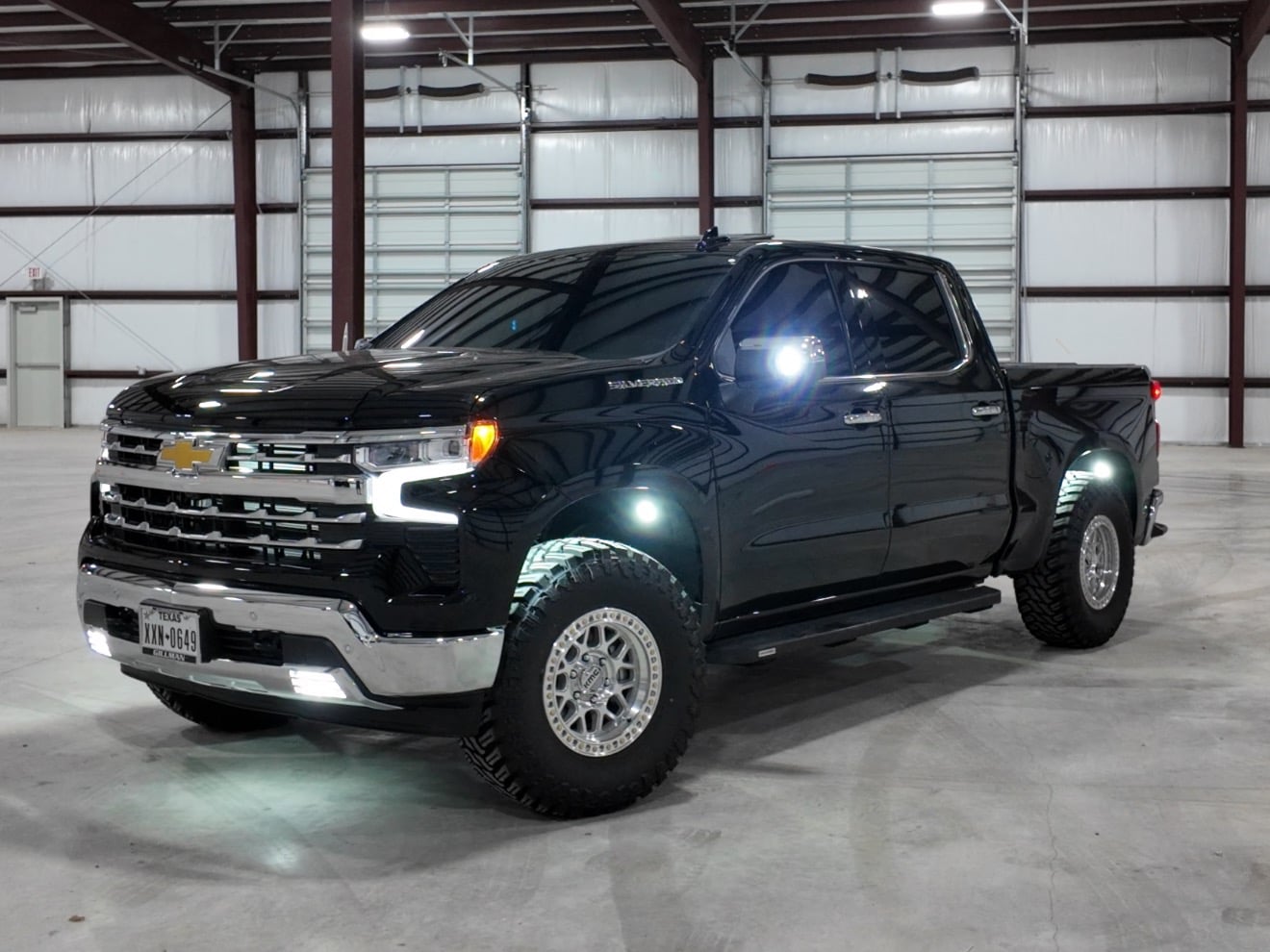 けんちゃんGR☆オーダー塗装　マットガンメタXシルバーリム☆ KMC Tacoma GRS Gloss Silver with Machined Face 6-Lug Wheel; 17x9
